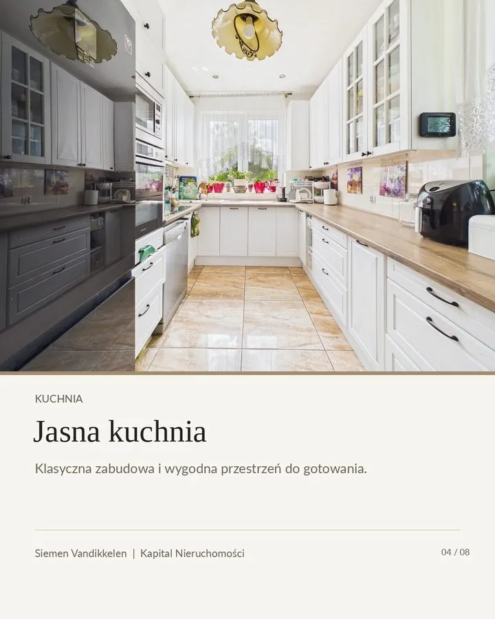 Slajd 4: jasna kuchnia z białą zabudową